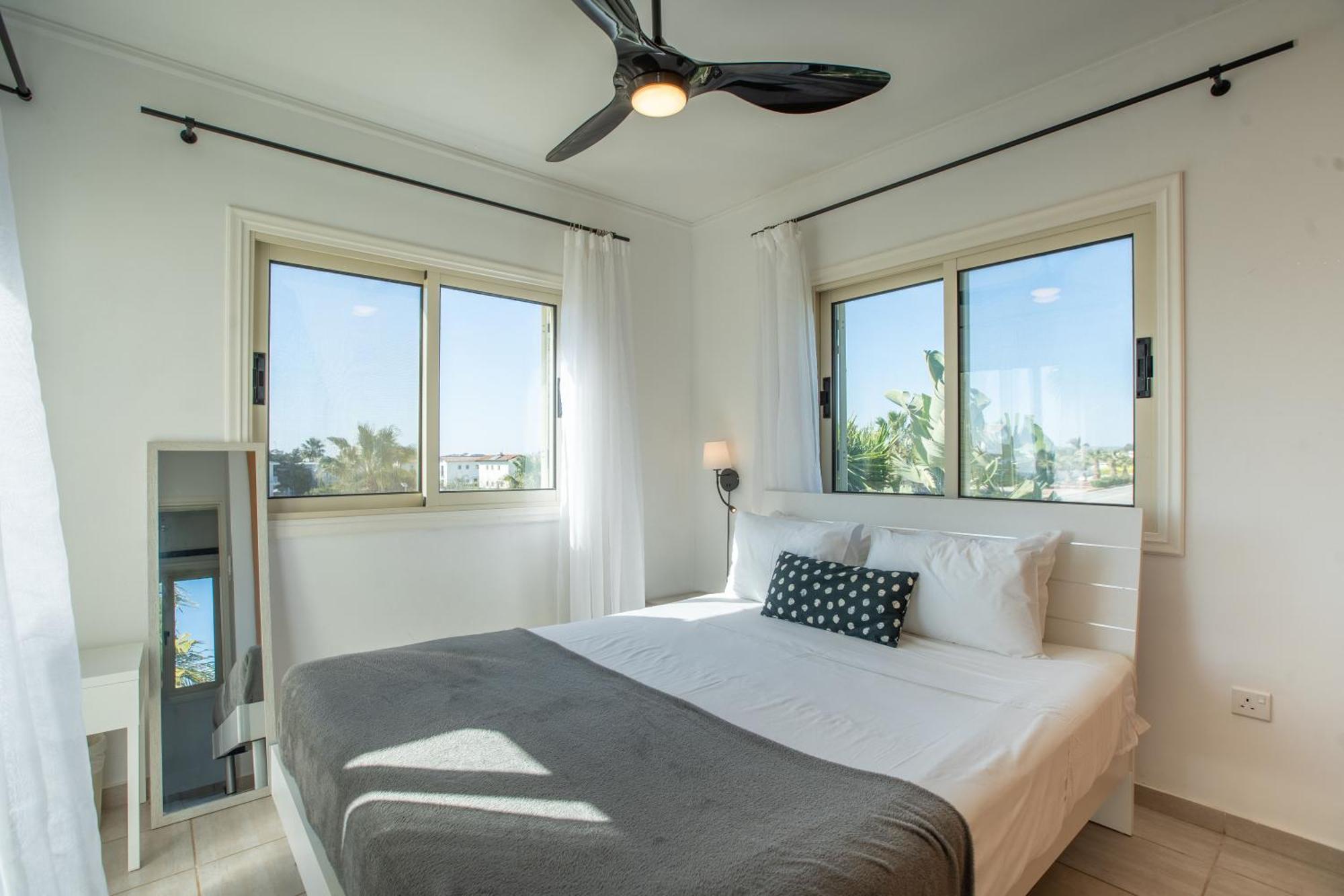 Phaedrus Living: Luxury Oceania Villa Ayía Nápa